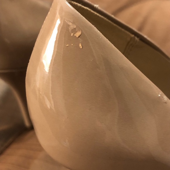 Beautiful pair of Bandolino B-flexible taupe pumps. - Picture 7 of 8